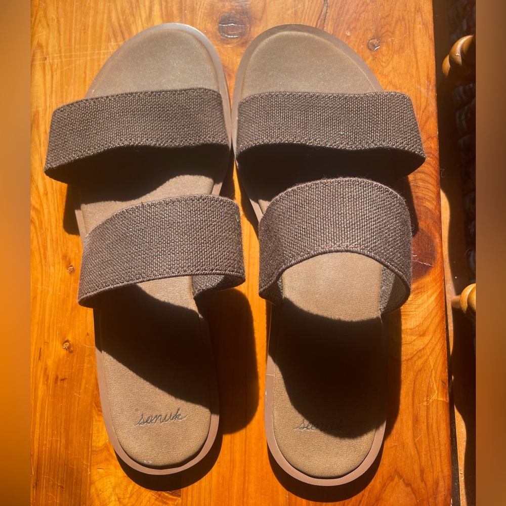 Sanuk women’s sandals, US 9